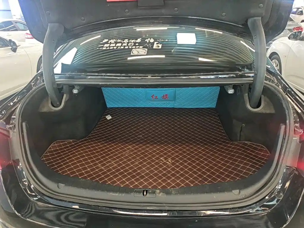 Hongqi Hongqi H5 — миниатюра 19