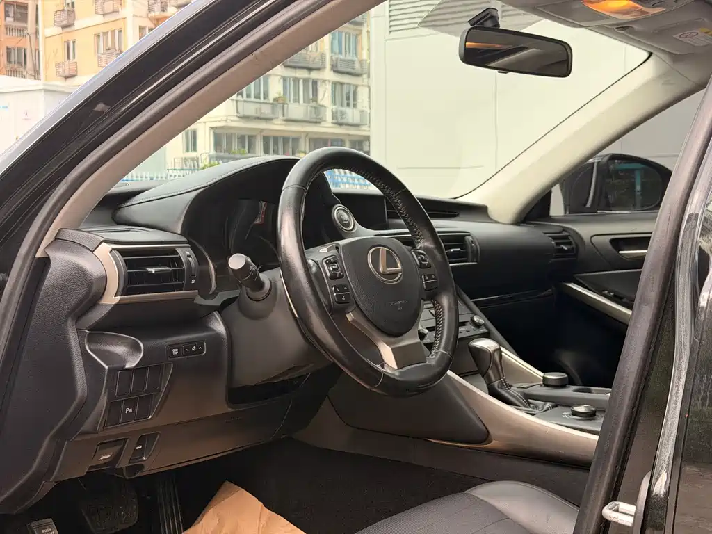 Lexus IS — миниатюра 7