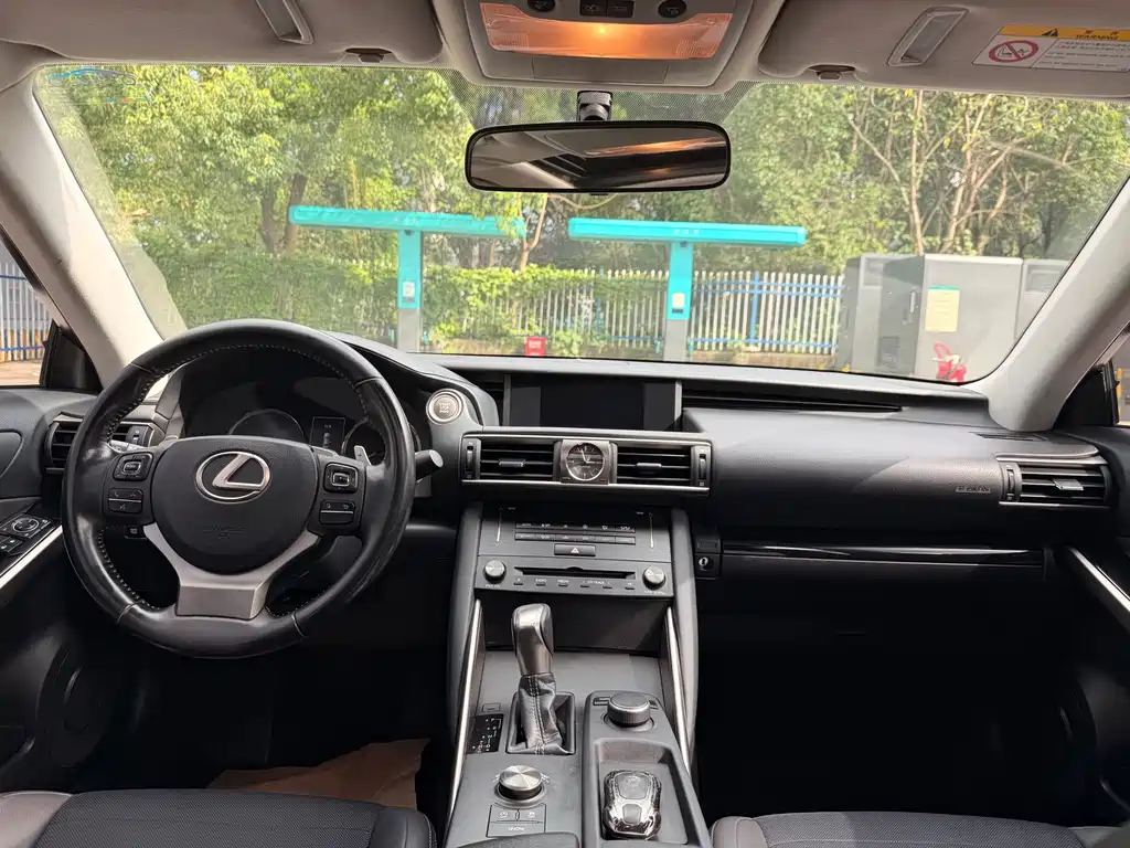 Lexus IS — миниатюра 10