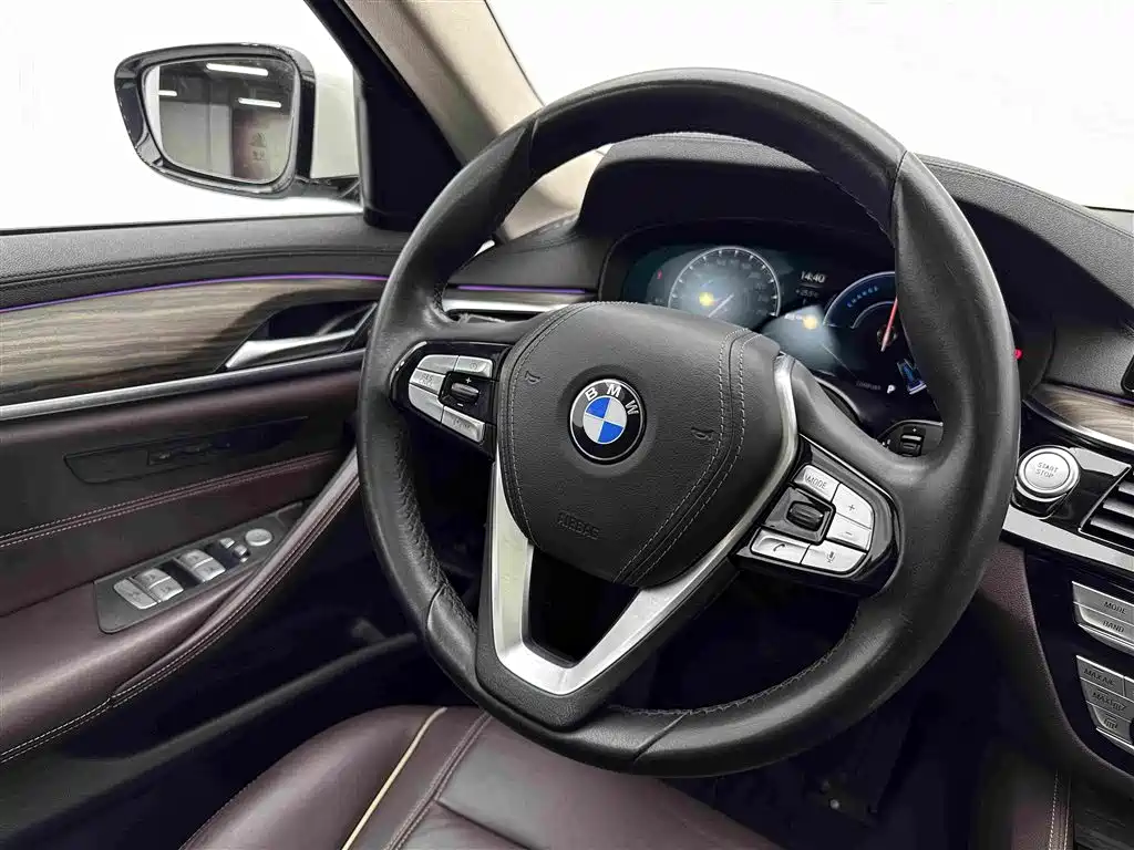 BMW 5 Series New Energy — миниатюра 9