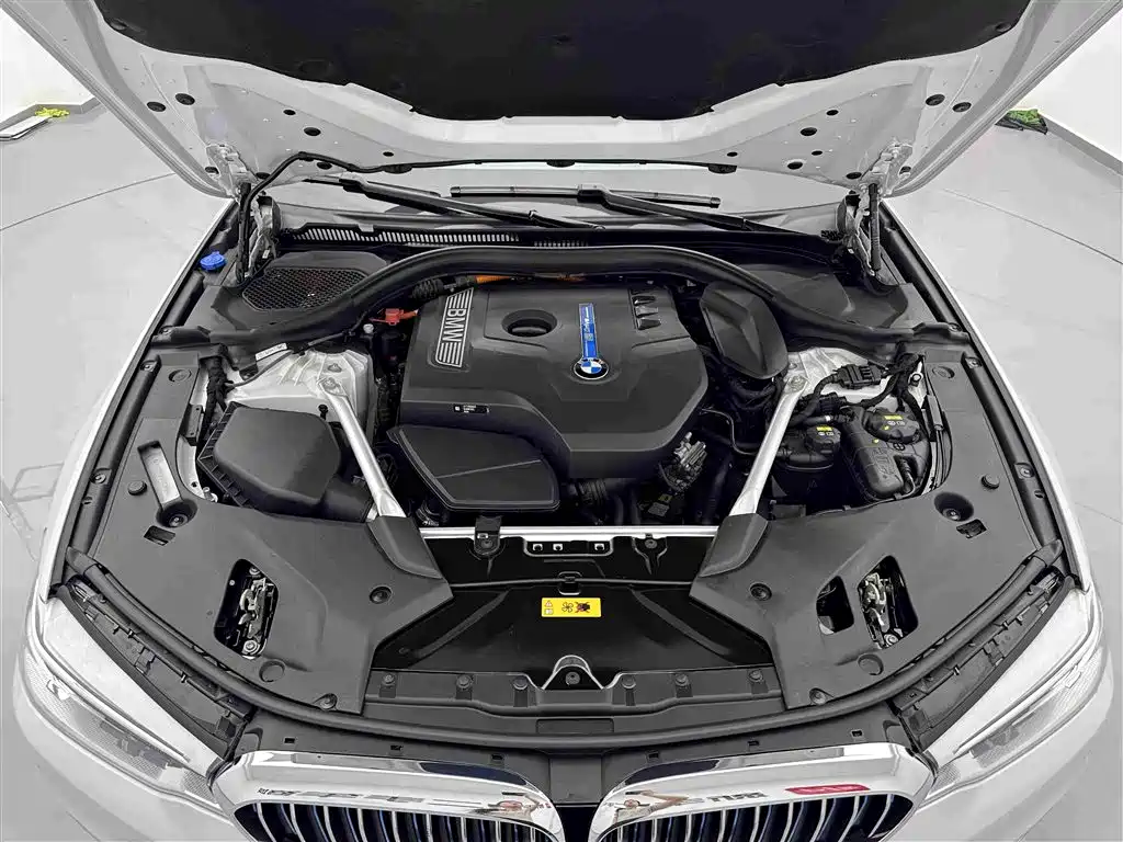 BMW 5 Series New Energy — миниатюра 28