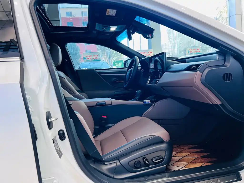 Lexus ES — миниатюра 15