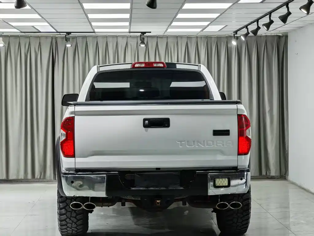 Toyota Tundra 2015 5.7L AT