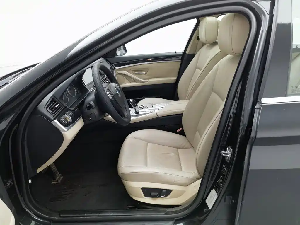 BMW 5 Series — миниатюра 10