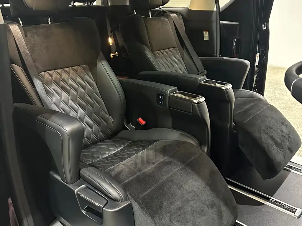 Toyota Vellfire — миниатюра 16