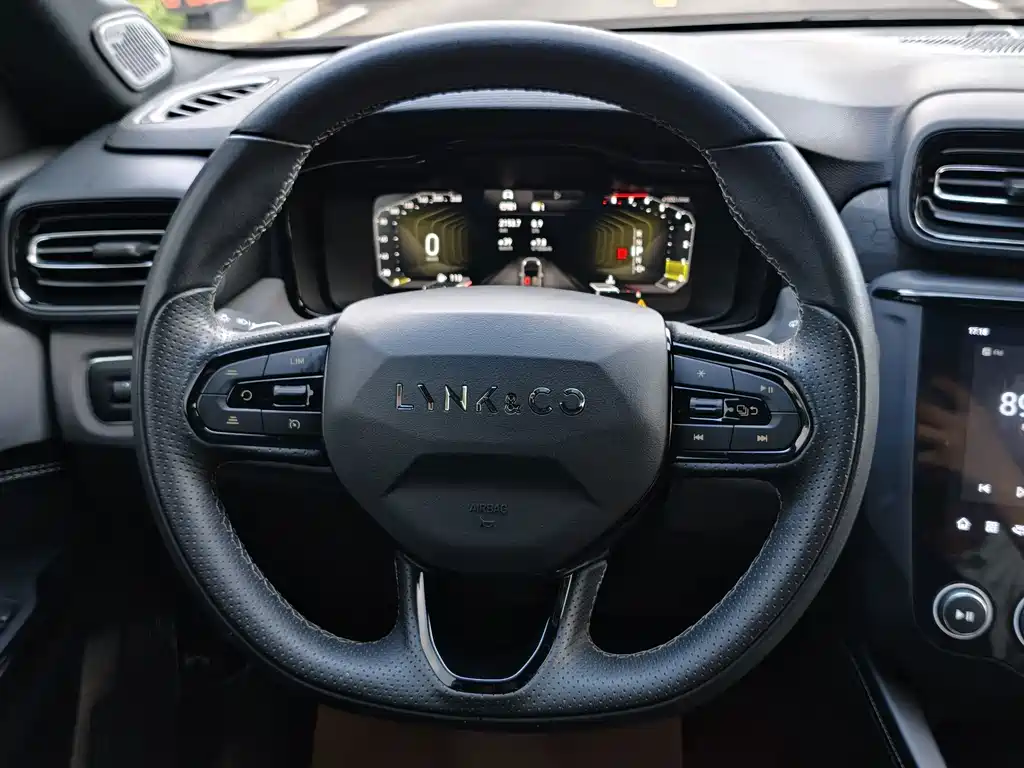 Lynk & Co 03 — миниатюра 6