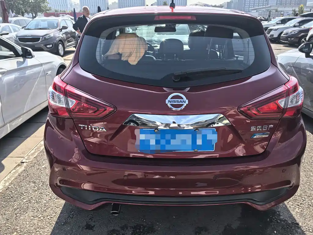 Nissan Tiida — миниатюра 7