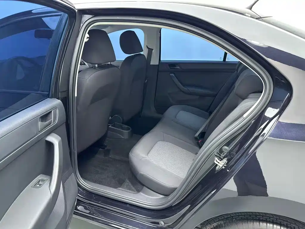 Volkswagen Santana — миниатюра 6
