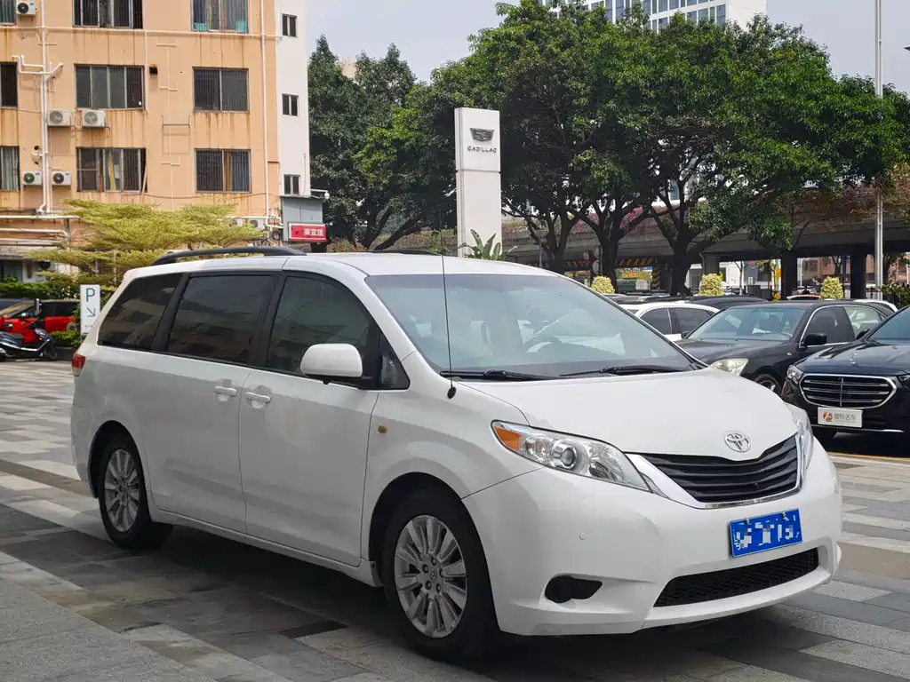 Toyota Sienna 2013 3.5L AT
