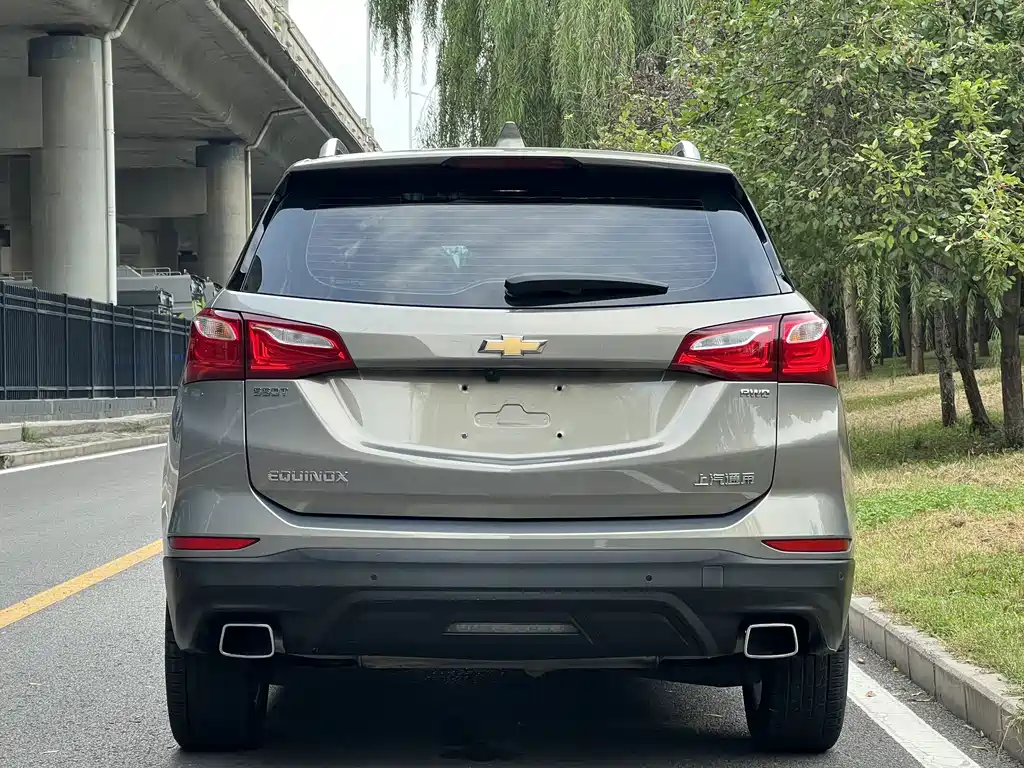 Chevrolet Equinox — миниатюра 12