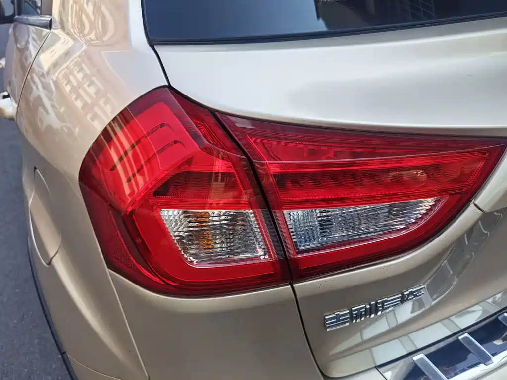 Geely Vision X3 — миниатюра 12