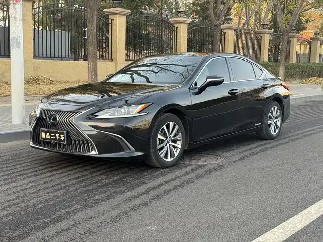 LEXUS ES 2020