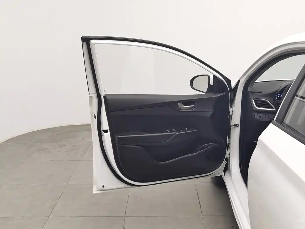 Hyundai Verna — миниатюра 8