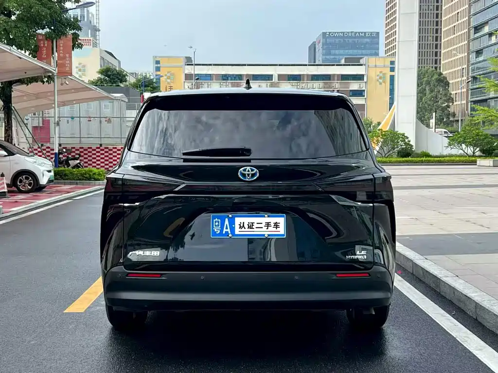 Toyota Sienna — миниатюра 4