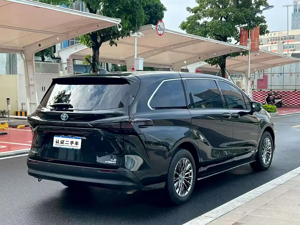 Toyota Sienna — миниатюра 5