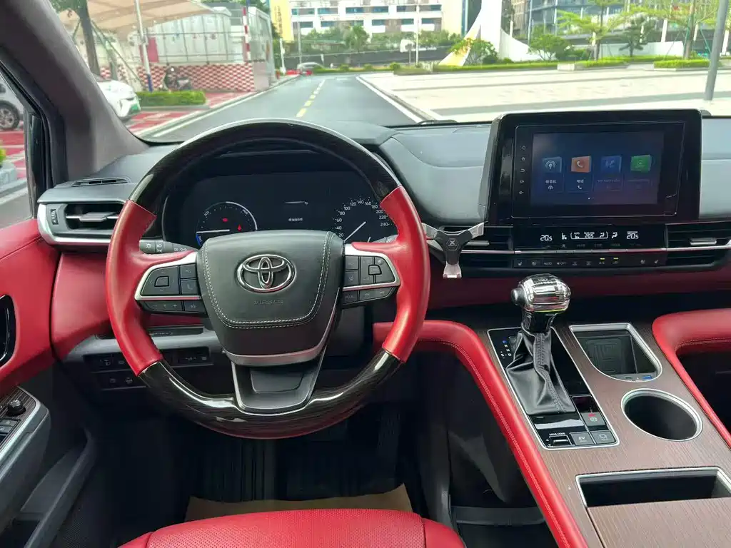 Toyota Sienna — миниатюра 8