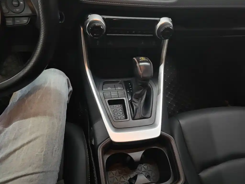 Toyota RAV4 — миниатюра 14