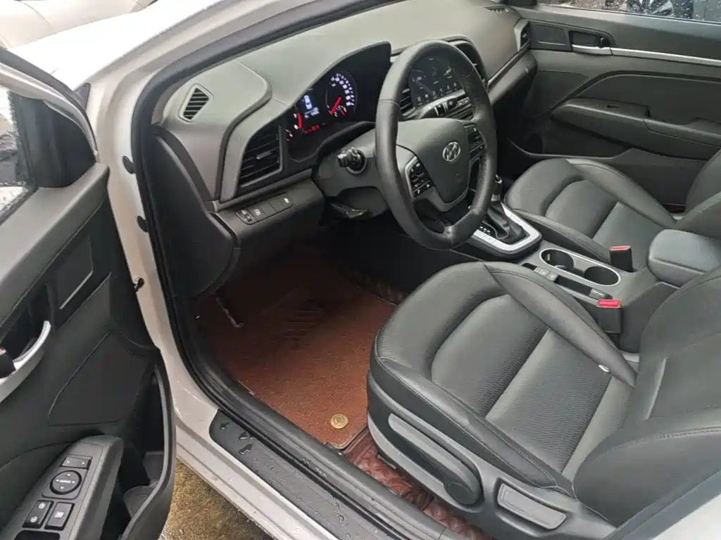 Hyundai Elantra — миниатюра 16