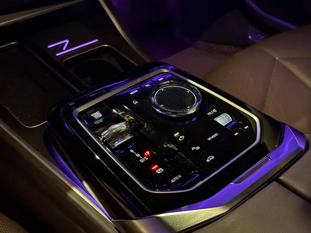 BMW 7 Series — миниатюра 9