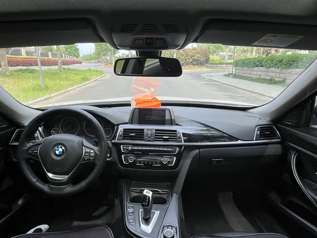 BMW 3 Series GT 3 GT 2017 320i Luxury