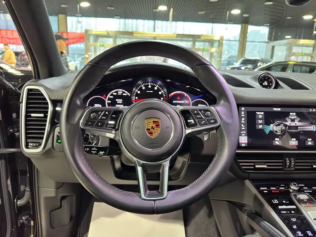 Porsche Cayenne — миниатюра 5