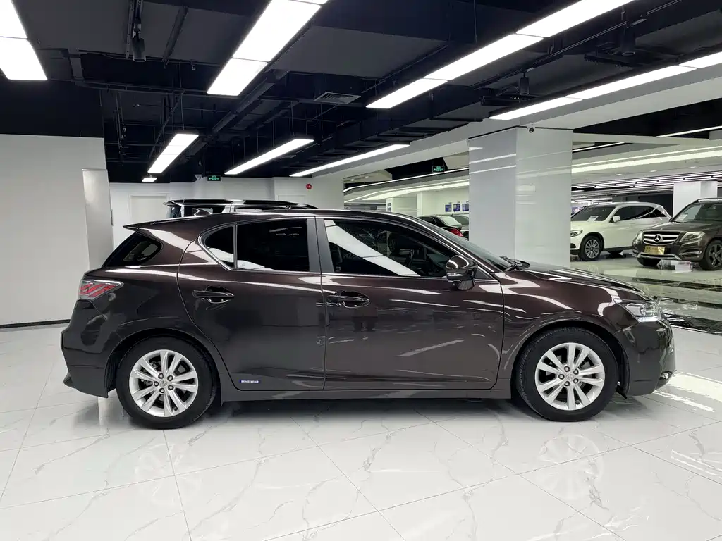 Lexus CT — миниатюра 7