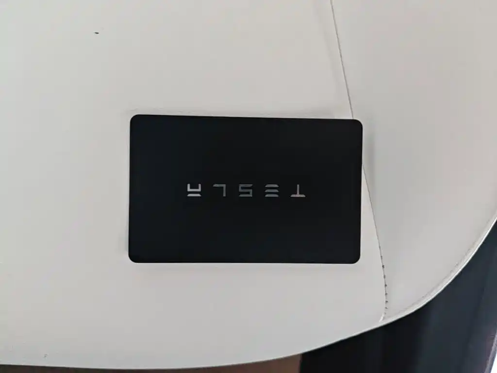 Tesla Model 3 — миниатюра 9