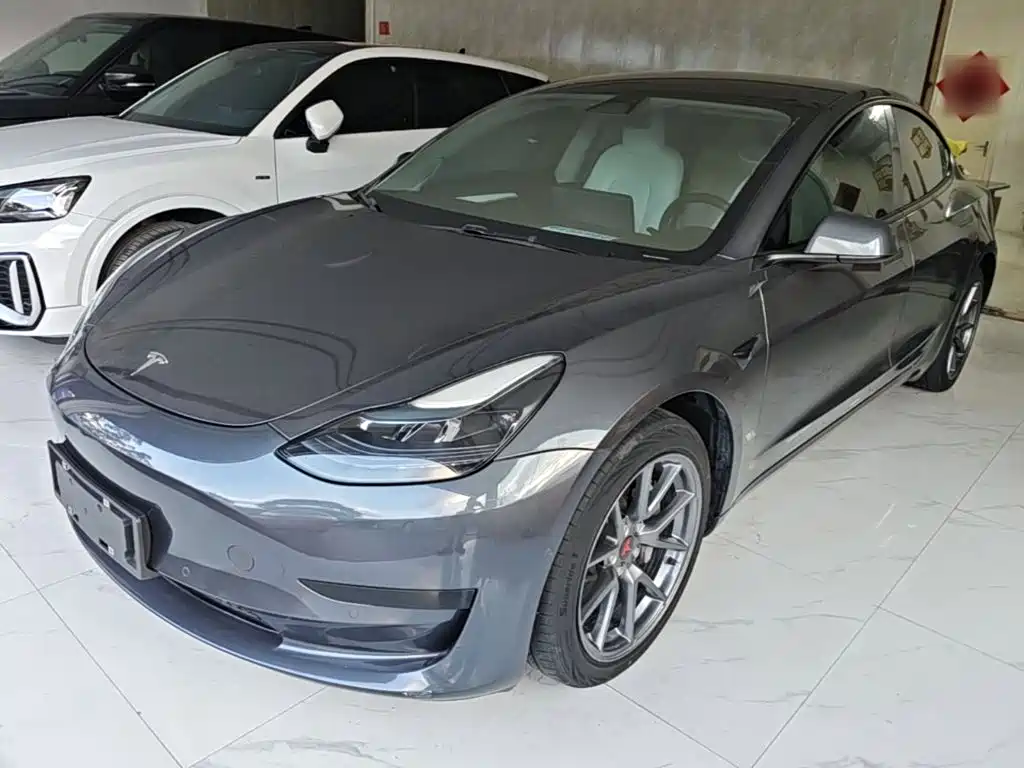 Tesla Model 3 — миниатюра 2
