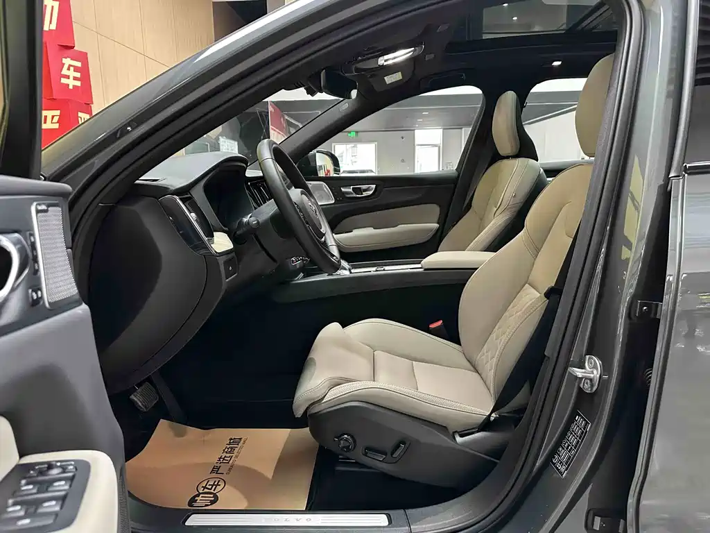 Volvo XC60 — миниатюра 10