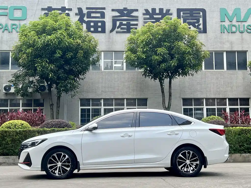 Changan Eado — миниатюра 5