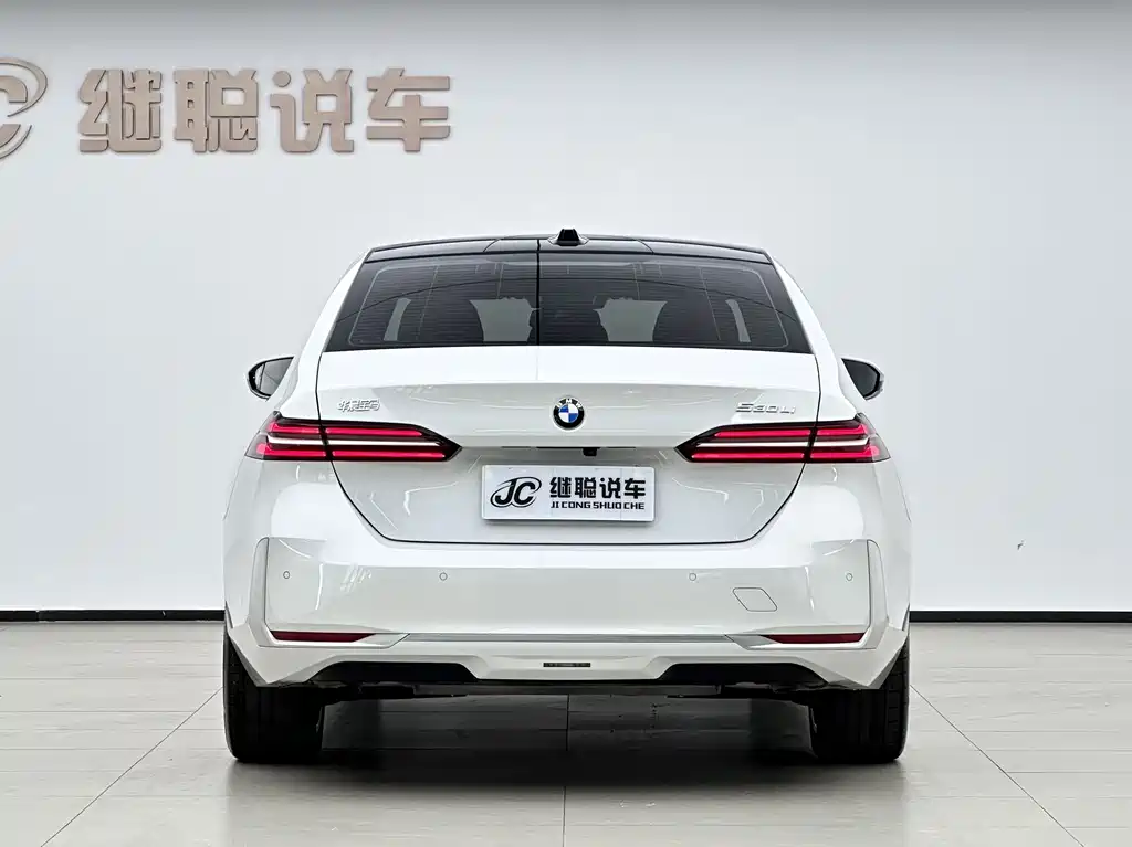 BMW 5 Series — миниатюра 10