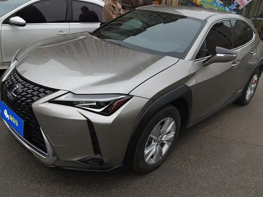 Lexus UX 2021