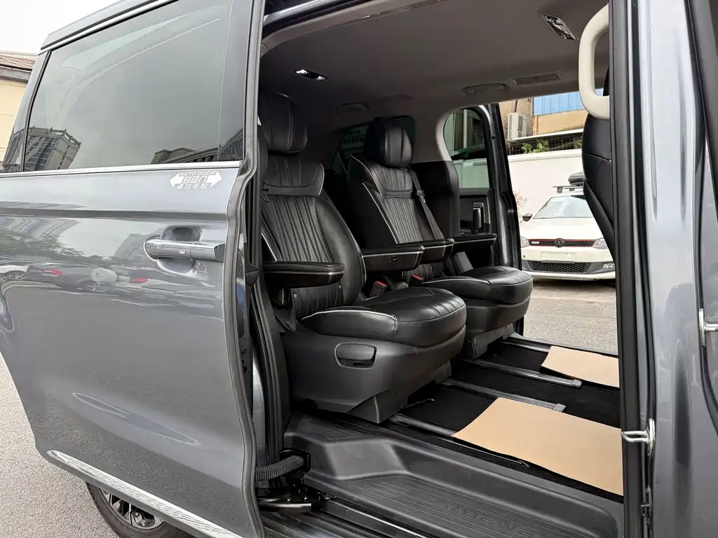 Roewe iMAX8 — миниатюра 7