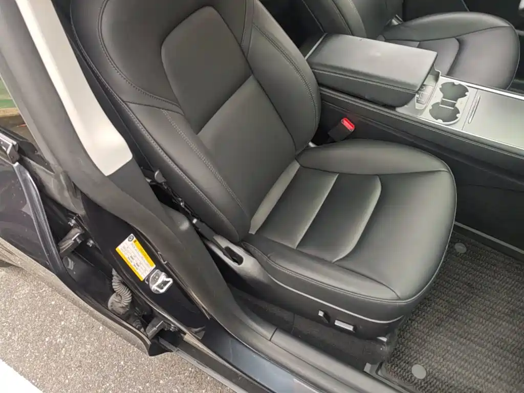 Tesla Model Y — миниатюра 25