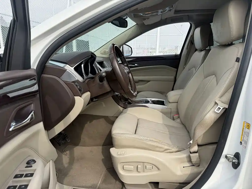 Cadillac SRX — миниатюра 7
