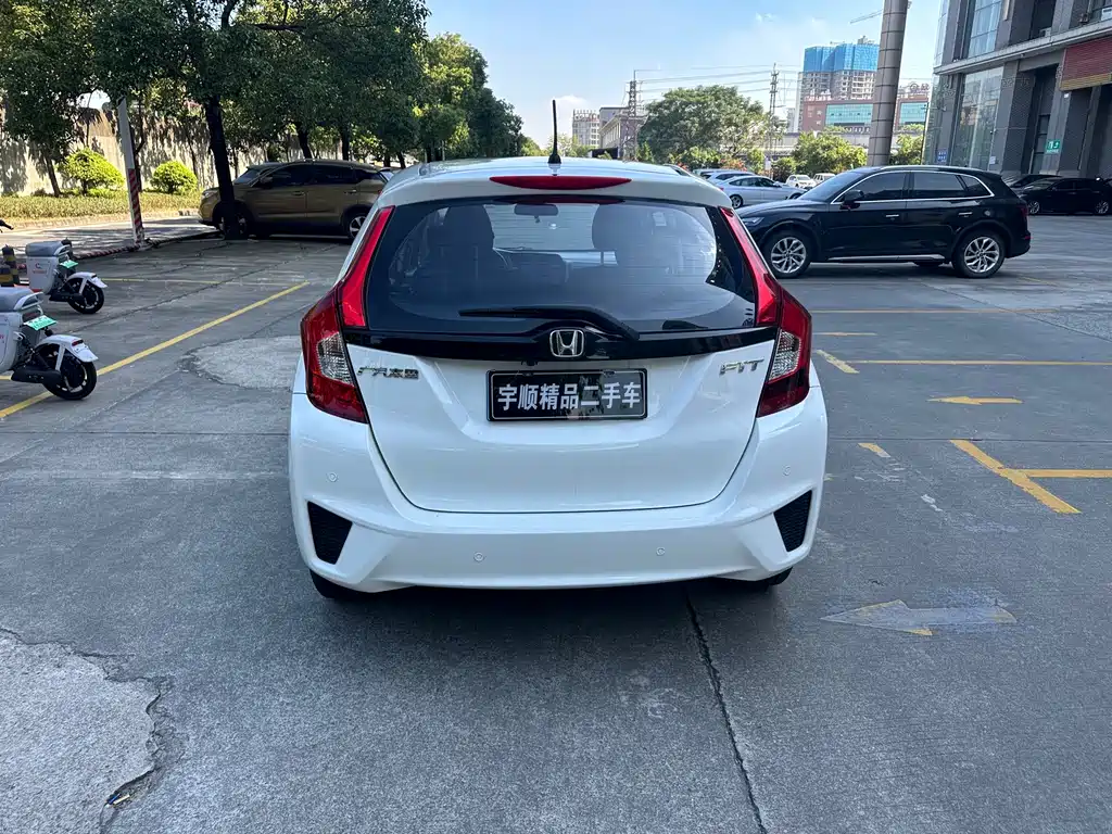 Honda Fit — миниатюра 5
