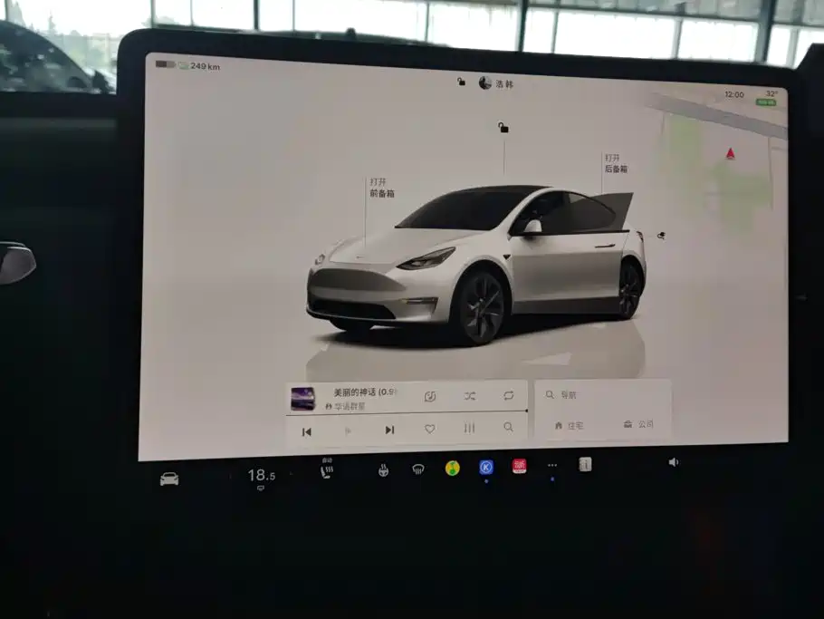 Tesla Model Y — миниатюра 14