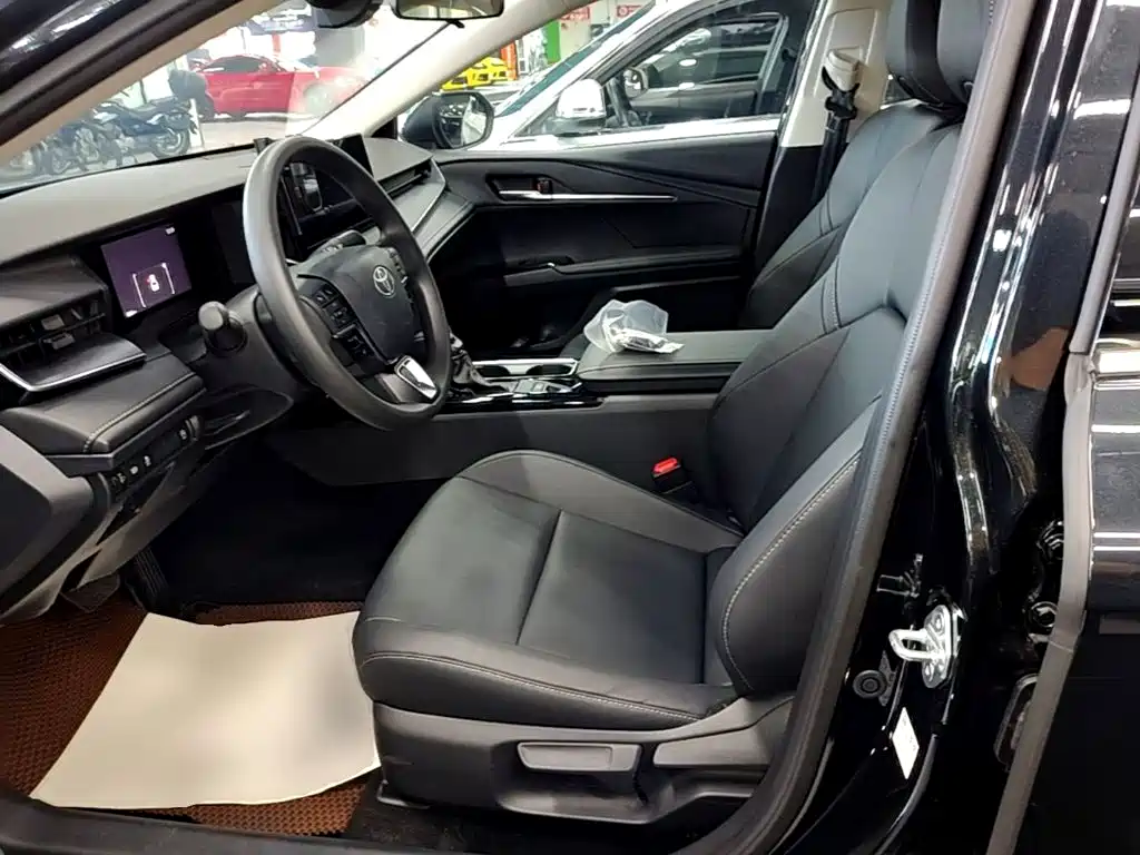 Toyota Camry — миниатюра 15