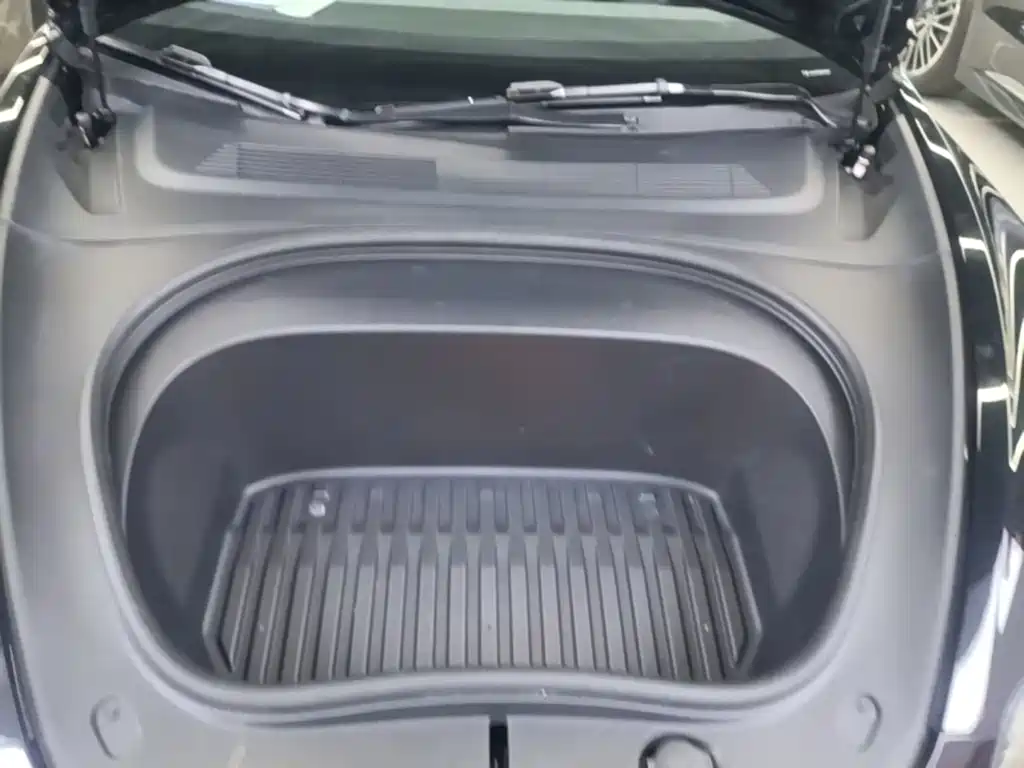 Tesla Model 3 — миниатюра 20