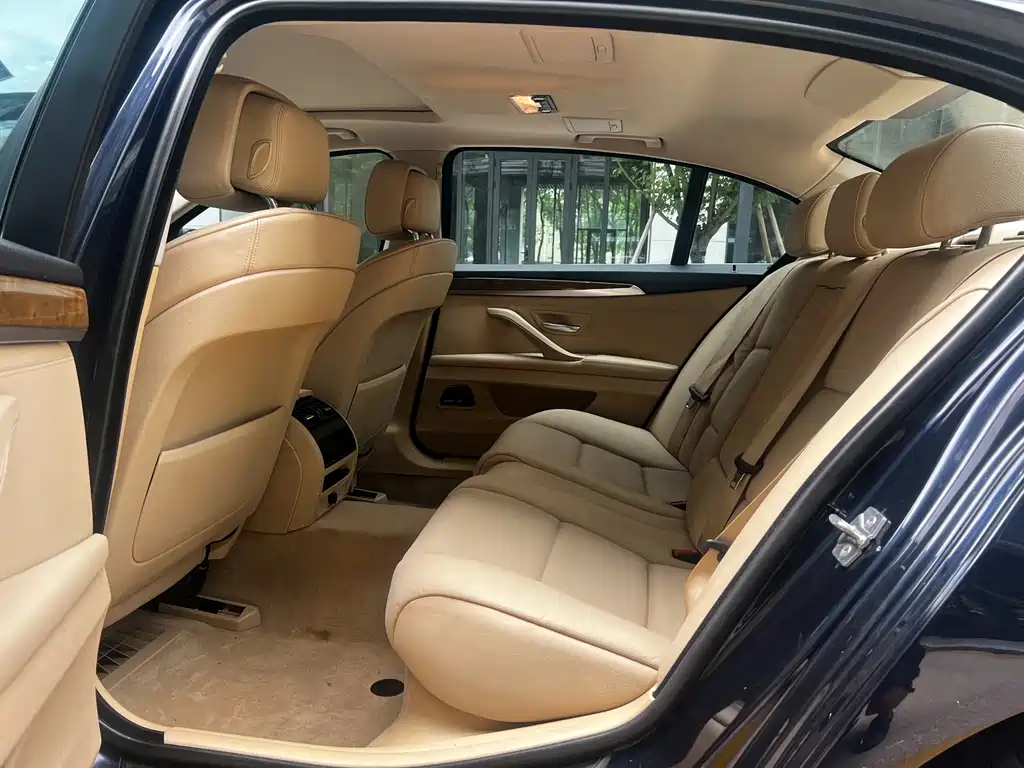 BMW 5 Series — миниатюра 11