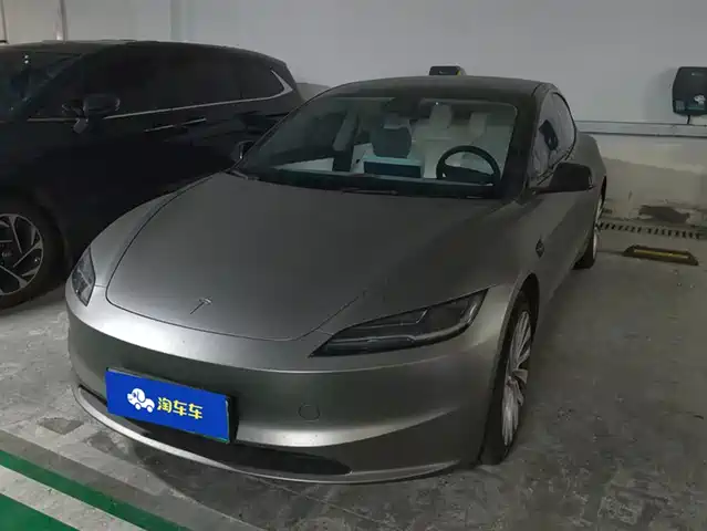 TESLA MODEL 3 2024