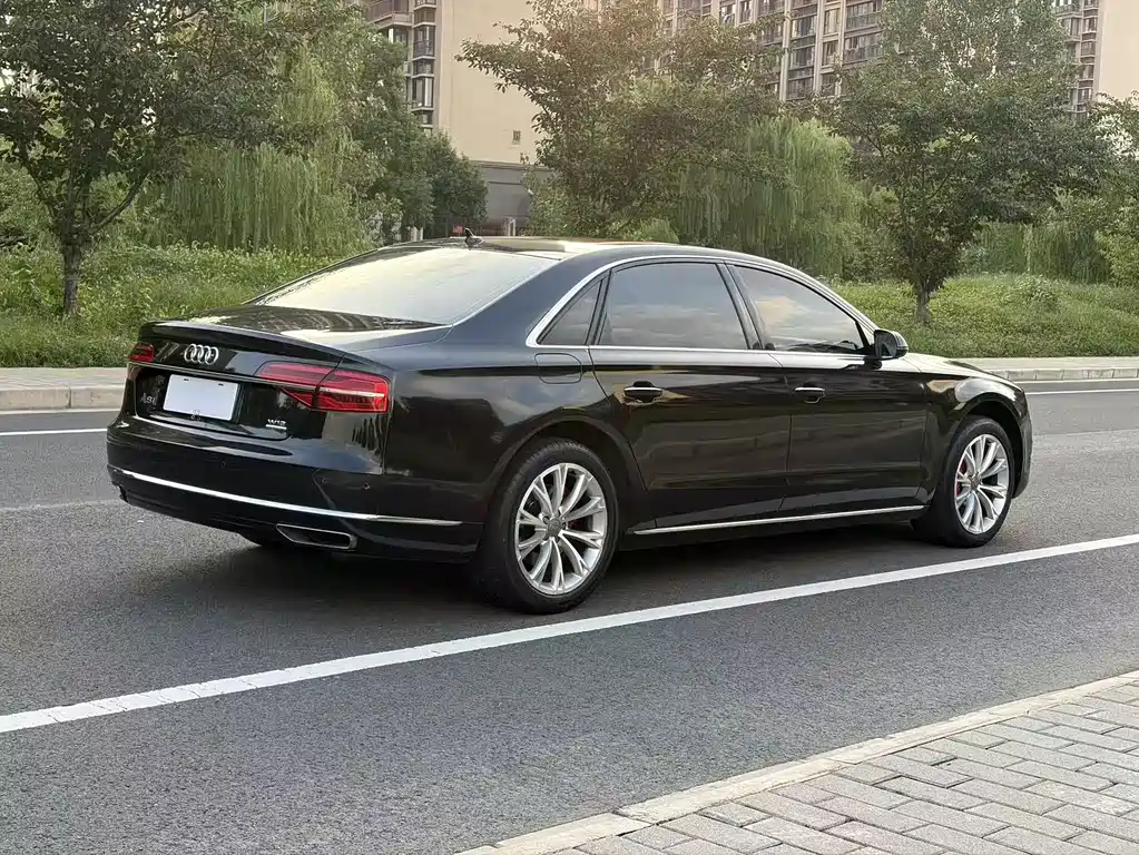 Audi A8 — миниатюра 5