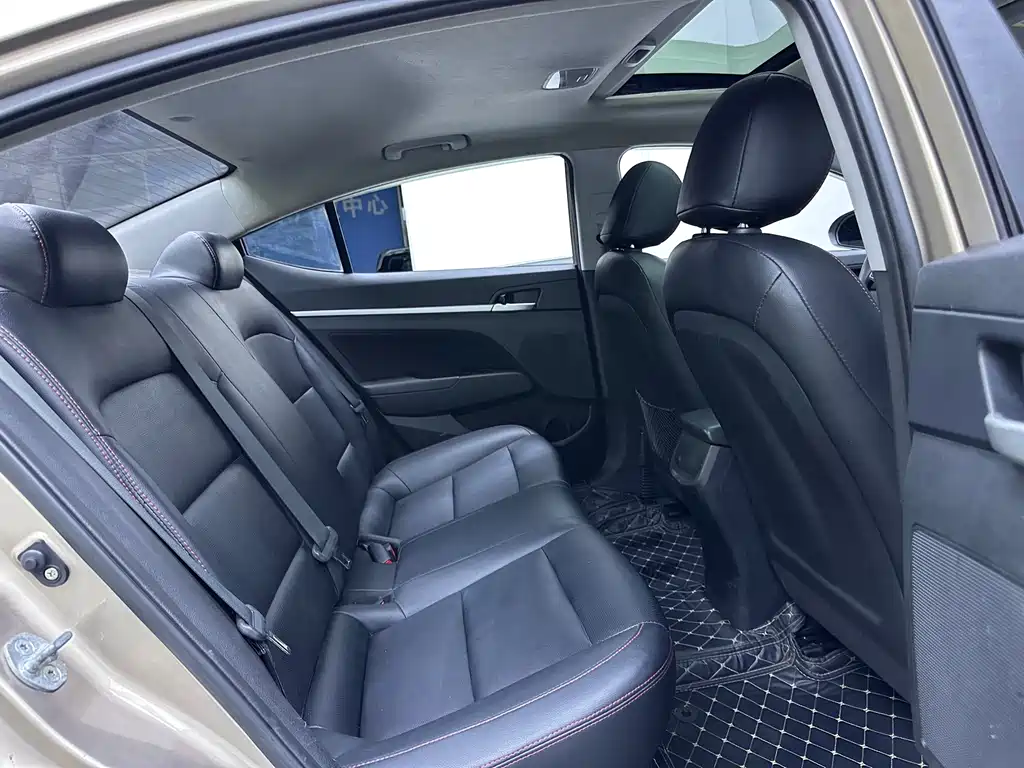 Hyundai Elantra — миниатюра 13