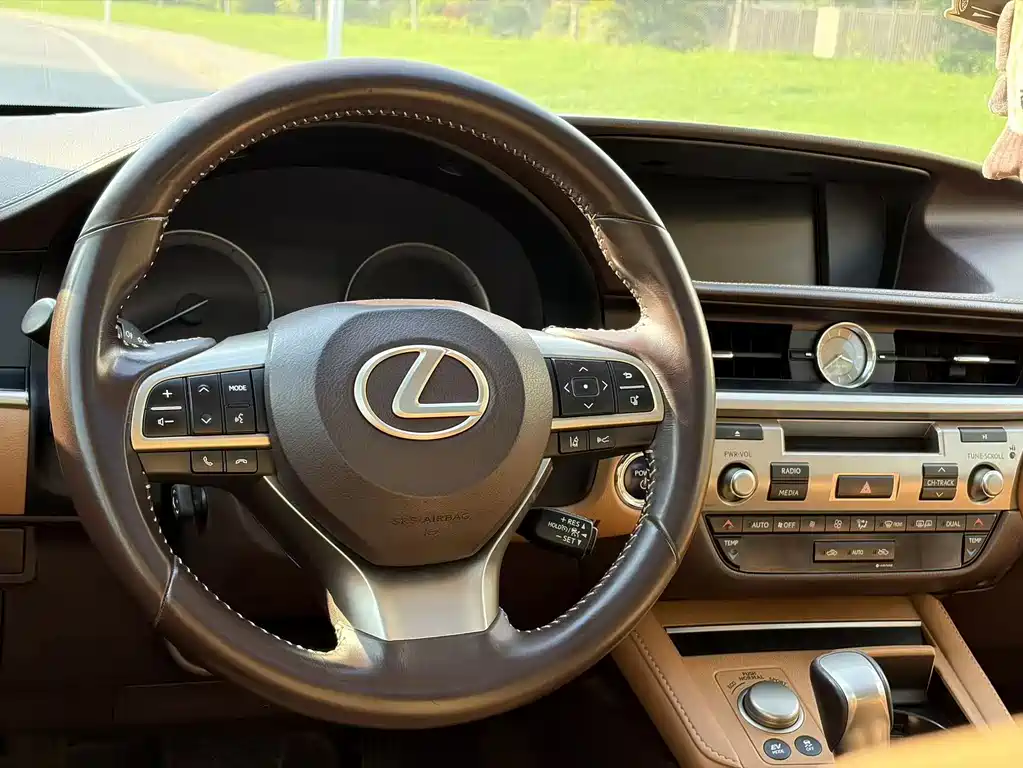 Lexus ES — миниатюра 16