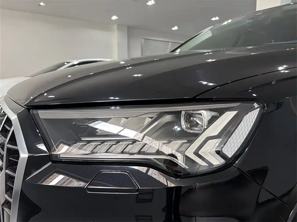 Audi Q7 — миниатюра 12