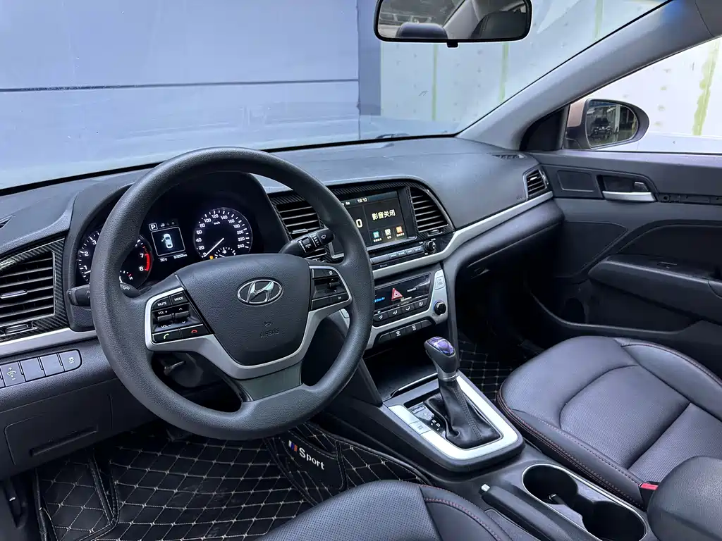 Hyundai Elantra — миниатюра 10