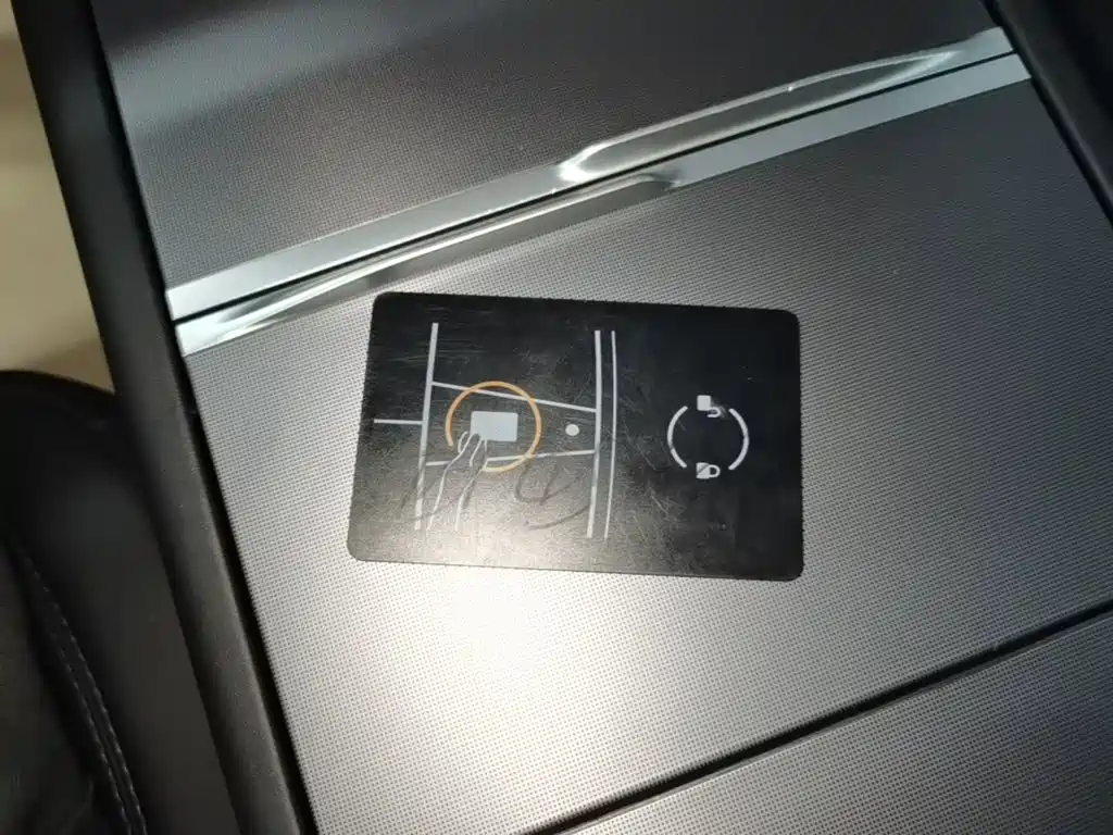 Tesla Model Y — миниатюра 9