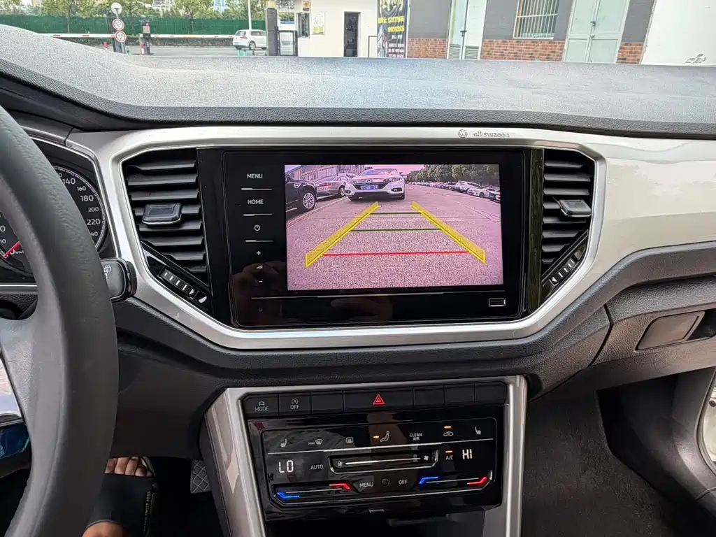 Volkswagen T-Roc — миниатюра 15