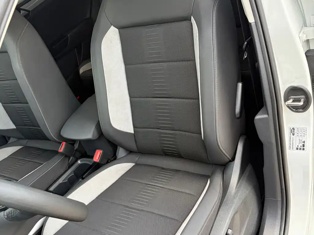 Volkswagen T-Roc — миниатюра 7