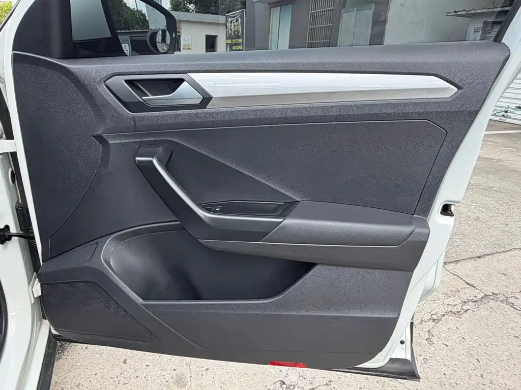 Volkswagen T-Roc — миниатюра 19